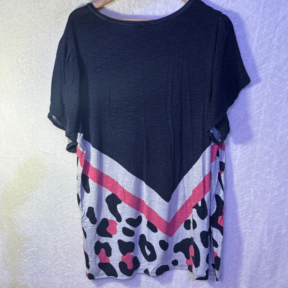 LuLaRoe Tulip Sleeve Relaxed Tunic - Picture 4 of 5